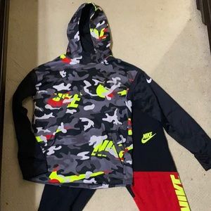 Nike sweatsuit (hoodie and sweat pants size XL)